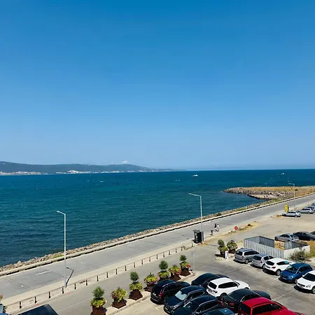 Paradiso B 306 Sea View * 네세부르