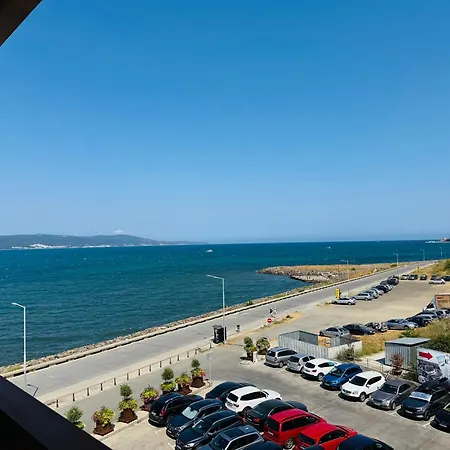 아파트 Paradiso B 306 Sea View 네세부르