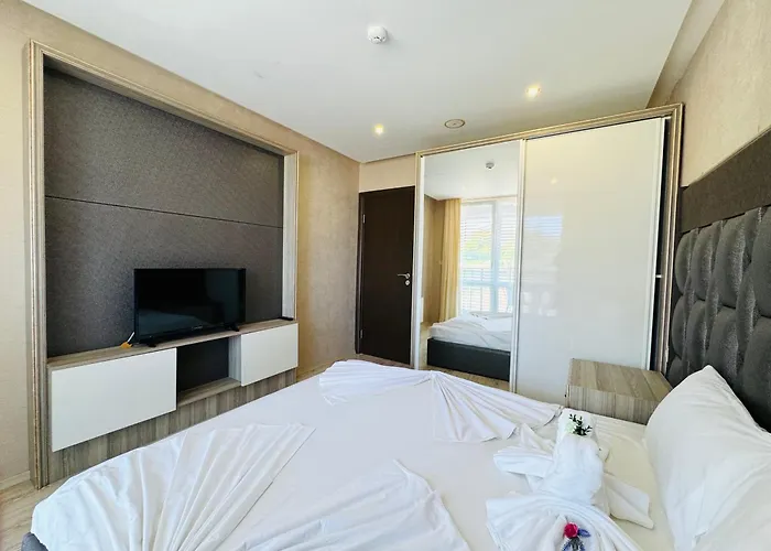 Апартамент Paradiso B 306 Sea View *